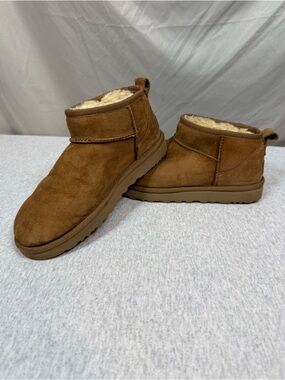 UGG Women’s Classic Ultra Mini Boots 🧸